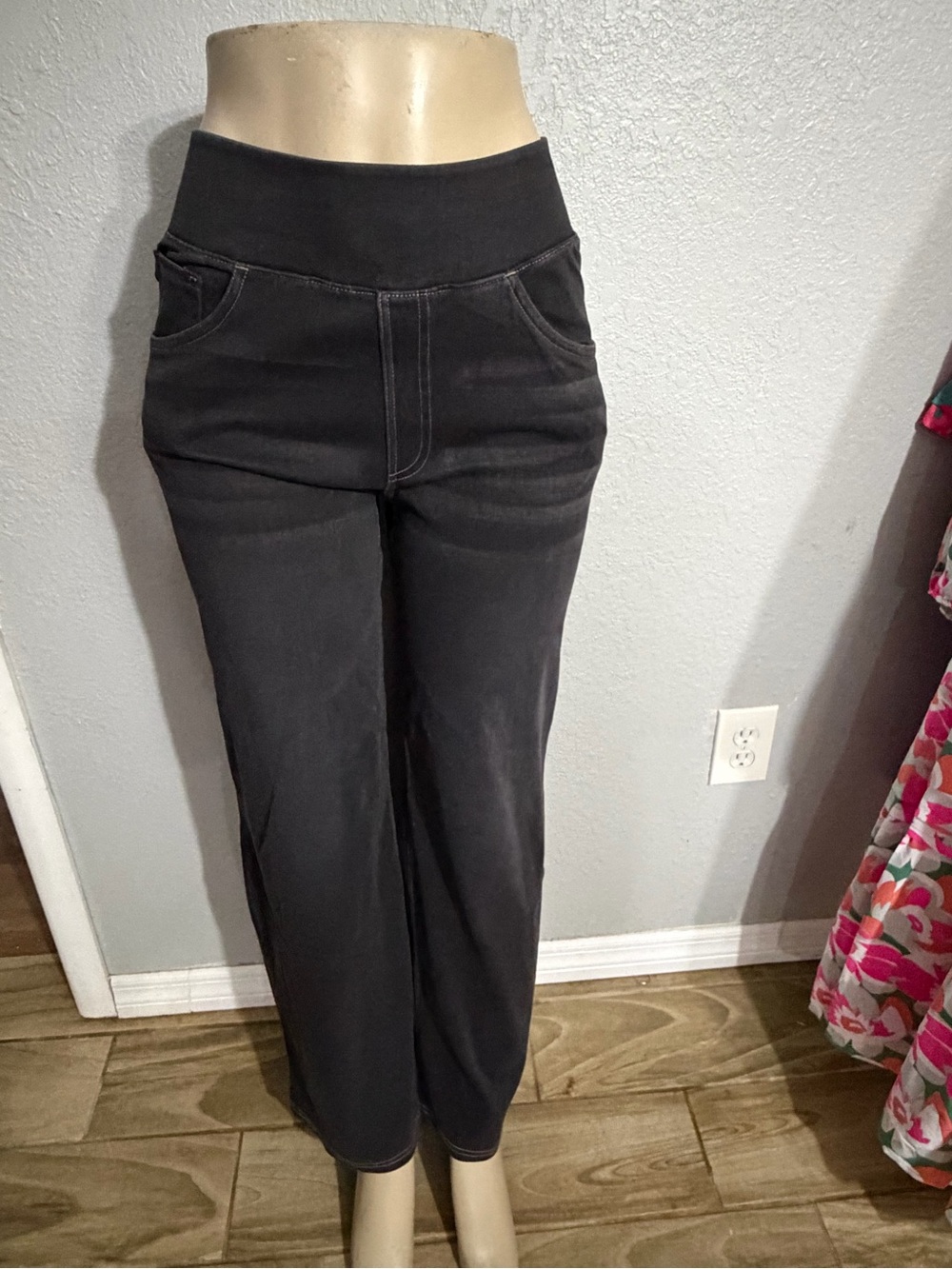 Women’s Black Pull-On leggings with High Waist Halara - Picture 1 of 4